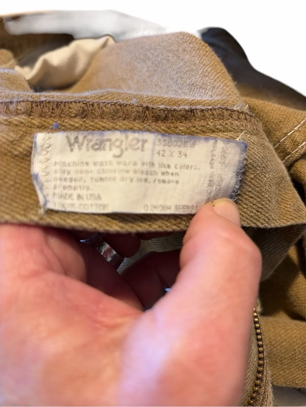 Vintage Wrangler Rugged Wear Tan Straight-Leg Jeans. Size 42 / 34